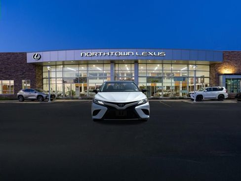 Used 2018 Toyota Camry XSE image 18