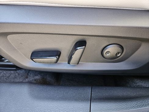 New 2026 Mitsubishi Outlander SEL image 9