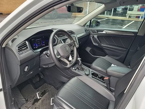 Used 2022 Volkswagen Tiguan SE AWD/4WD image 12