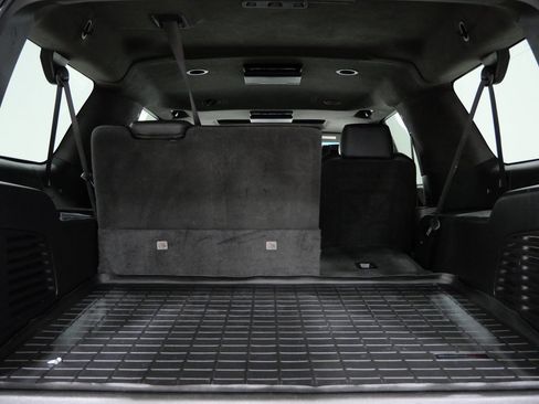 Used 2019 Cadillac Escalade ESV Platinum image 29