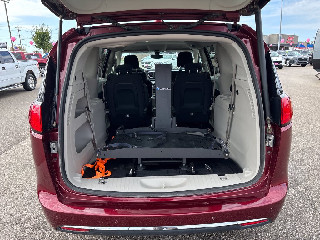 Used 2019 Chrysler Pacifica Touring Plus FWD image 27