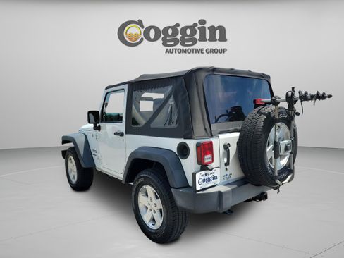 Used 2016 Jeep Wrangler Sport w/ Connectivity Group AWD/4WD image 2