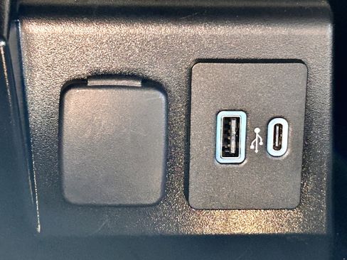 Used 2023 Ford Explorer XLT w/ Equipment Group 202A image 28