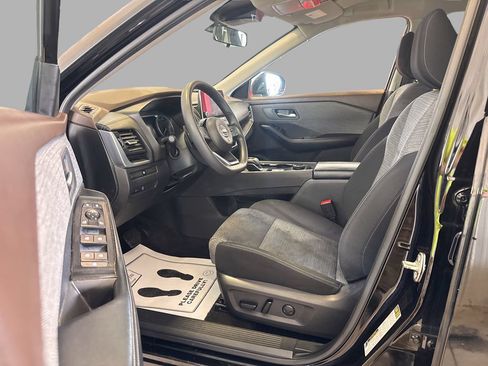 Used 2023 Nissan Rogue SV AWD/4WD image 14