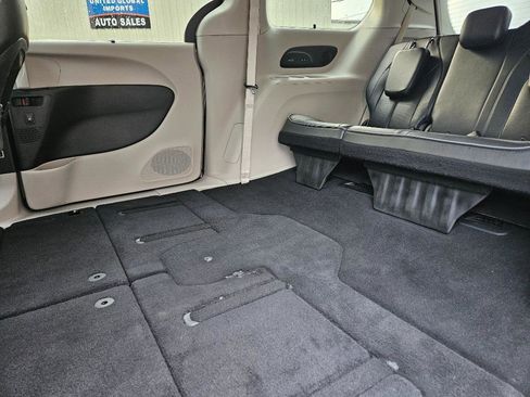 Used 2020 Chrysler Pacifica Limited image 47