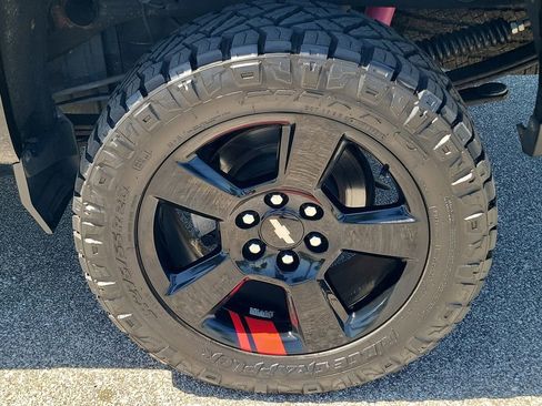 Used 2018 Chevrolet Silverado 1500 LTZ Z71 w/ Redline Edition AWD/4WD image 12