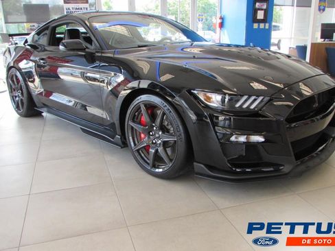 Used 2020 Ford Mustang Shelby GT500 w/ Carbon Fiber Track Pack image 1