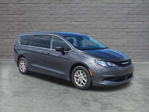 Used 2023 Chrysler Voyager LX FWD image 7