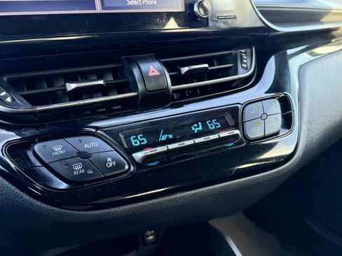 Used 2019 Toyota C-HR LE image 18