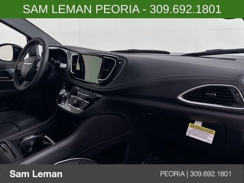 New 2026 Chrysler Pacifica Limited w/ S Appearance Package AWD/4WD image 31