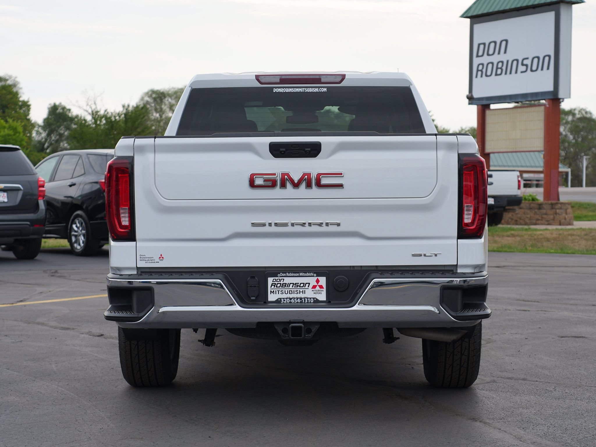 Used 2025 GMC Sierra 1500 SLT AWD/4WD image 4