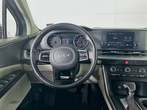 Used 2024 Kia Carnival LX image 17