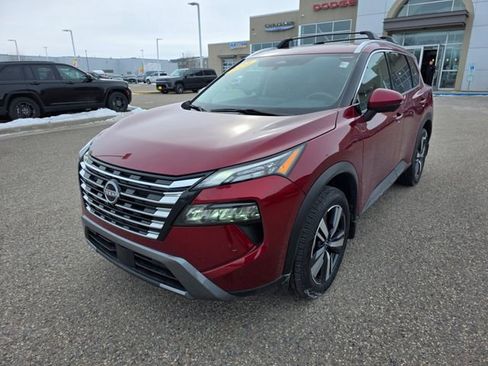 Used 2024 Nissan Rogue SL w/ SL Premium Package image 2