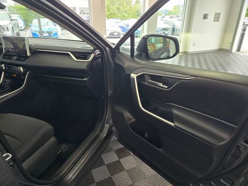 Used 2025 Toyota RAV4 XLE AWD/4WD image 41