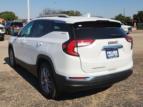 Used 2023 GMC Terrain SLT FWD image 2