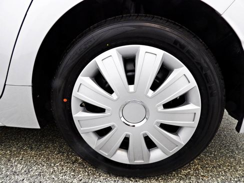 Used 2020 Toyota Corolla LE image 19