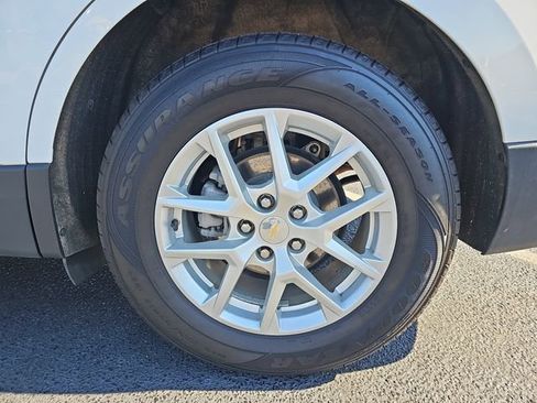 Used 2023 Chevrolet Equinox LS w/ LS Convenience Package AWD/4WD image 9