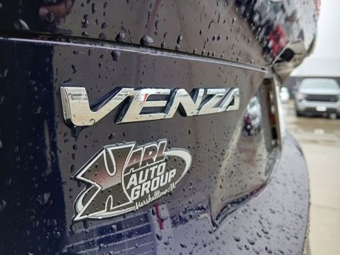 Used 2023 Toyota Venza LE image 33