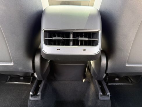 Used 2020 Tesla Model Y Long Range AWD/4WD image 29