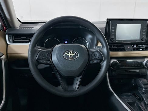 Used 2020 Toyota RAV4 LE image 17