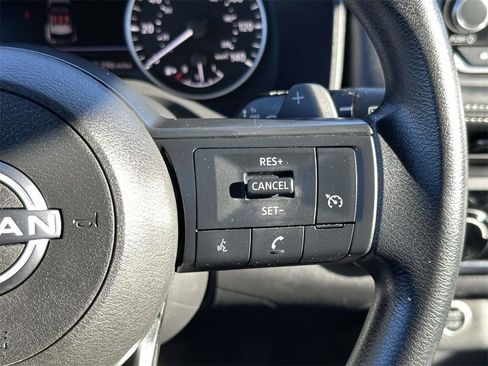 Used 2023 Nissan Rogue S image 10