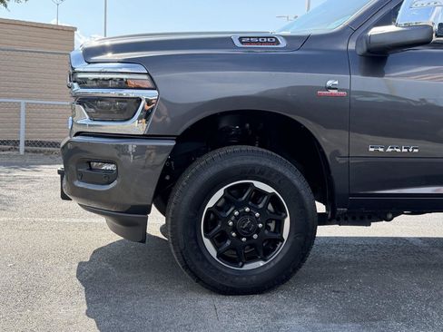 Used 2025 RAM 2500 Laramie AWD/4WD image 10