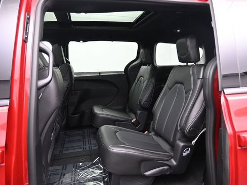 New 2026 Chrysler Pacifica Select w/ S Appearance Package FWD image 24