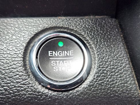 Used 2017 Ford F150 Platinum w/ Equipment Group 701A Luxury image 21