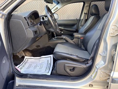 Used 2009 Jeep Grand Cherokee Laredo image 9