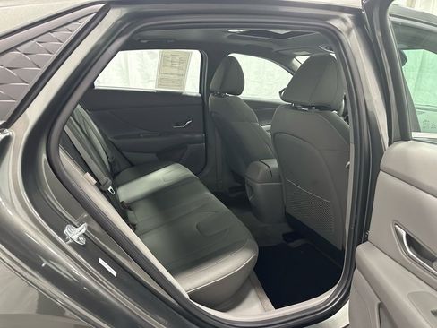 Used 2025 Hyundai Elantra SEL image 46