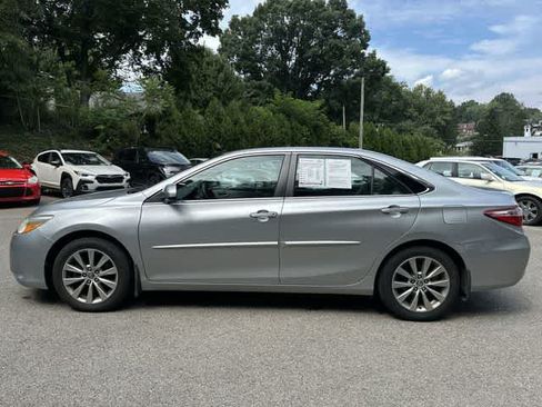 Used 2015 Toyota Camry XLE w/ Convenience Package FWD image 2