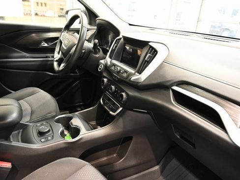 Used 2024 GMC Terrain SLE w/ Driver Convenience Package image 13