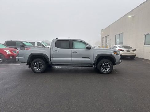 Used 2021 Toyota Tacoma TRD Off-Road w/ Technology Package image 4