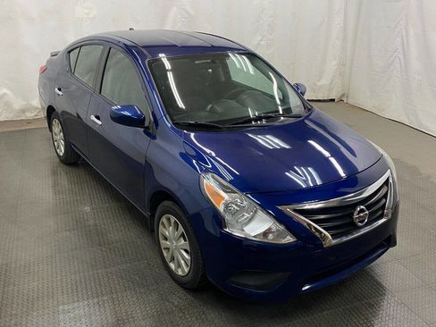 Used 2018 Nissan Versa SV image 2