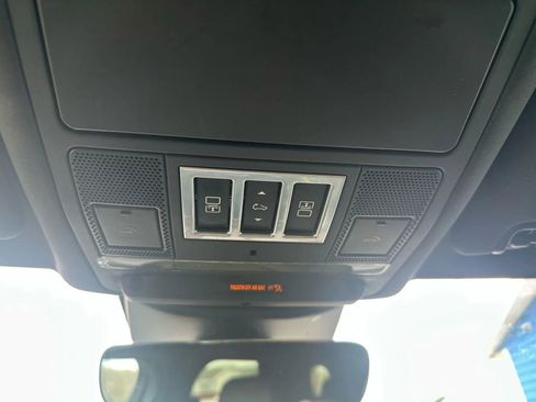 Used 2018 Land Rover Discovery HSE image 38