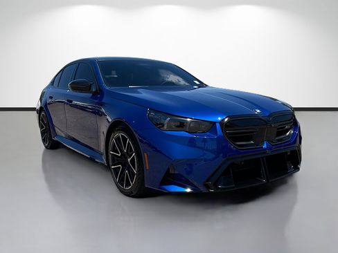 Used 2025 BMW M5 w/ Executive Package AWD/4WD image 1