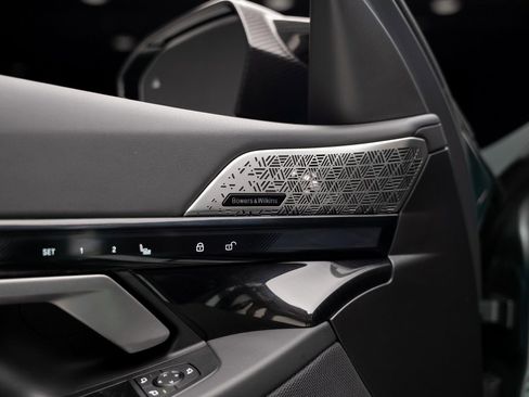 Used 2025 BMW M5 w/ Carbon Package image 59