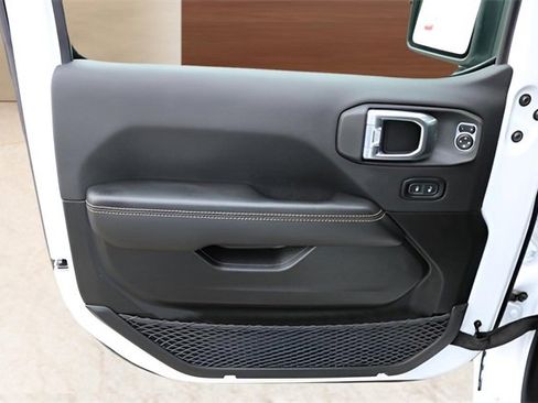 Used 2024 Jeep Wrangler Unlimited Sahara image 9