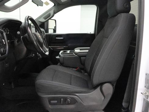 Used 2022 Chevrolet Silverado 2500 LT w/ Convenience Package image 8