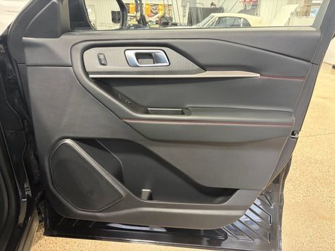 Used 2025 Ford Explorer ST-Line w/ ST-Line Street Pack image 32