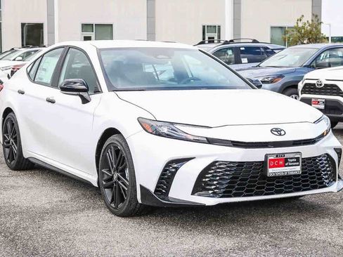 New 2026 Toyota Camry Hybrid FWD image 3
