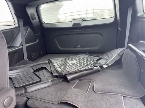 Used 2023 Chevrolet Traverse LT image 37