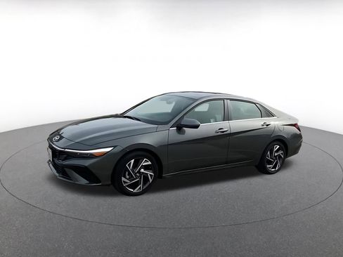 Used 2025 Hyundai Elantra Limited image 8