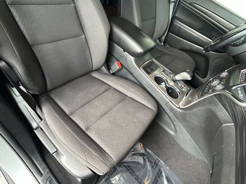 Used 2019 Jeep Grand Cherokee Laredo image 28