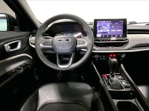 Used 2023 Jeep Compass Latitude AWD/4WD image 4
