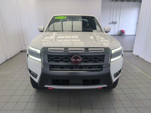 Used 2025 Nissan Frontier PRO-4X AWD/4WD image 2