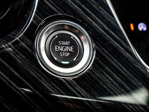 Used 2025 Cadillac XT6 Premium Luxury image 32