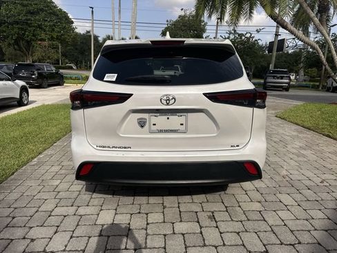 Used 2024 Toyota Highlander XLE FWD image 36