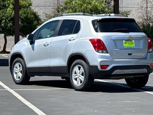 Used 2022 Chevrolet Trax LT w/ LT Convenience Package AWD/4WD image 3