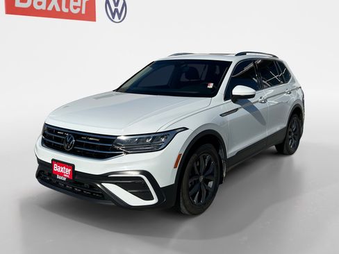 Certified 2022 Volkswagen Tiguan SE w/ Panoramic Sunroof Package image 17